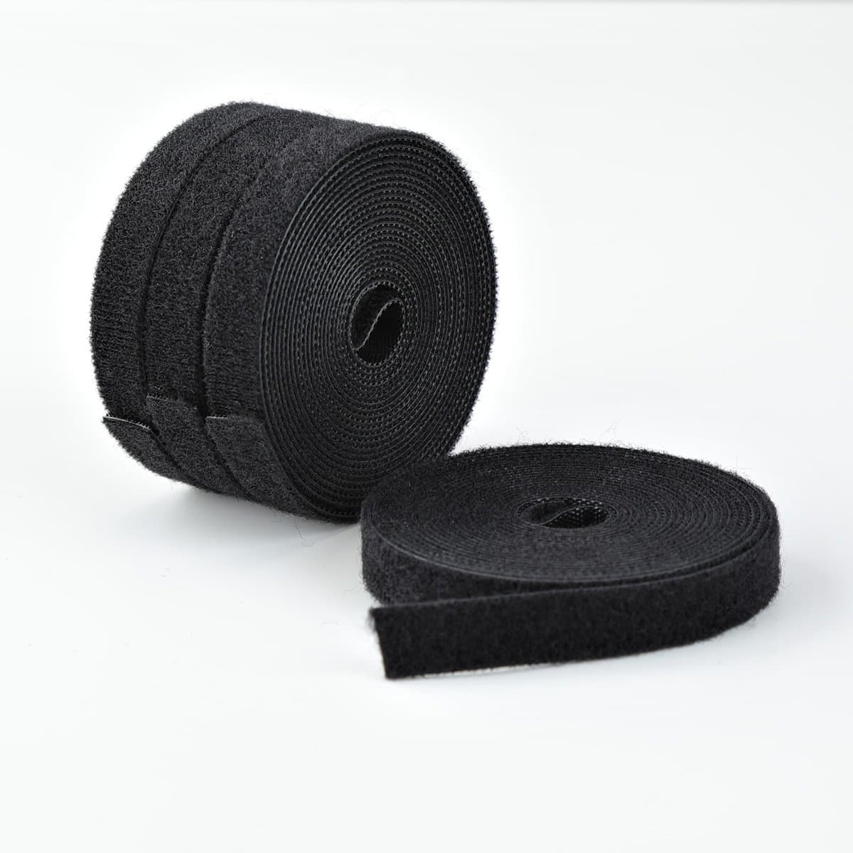 StarTech 60 ft Hook-and-Loop Cable Tie Roll, 4× 15 ft Rolls, 0.5" Wide, Cut-to-Size, Black